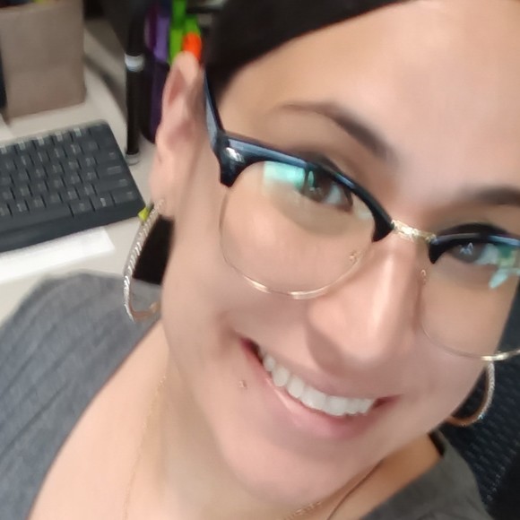 Meet your Posher, Michele - Picture 1 of 1